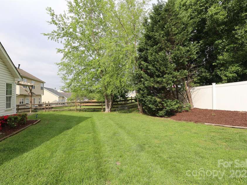11623 Black Maple Avenue, Charlotte, NC 28269.  MLS# CAR4246127, YatesRealty ID 6467. 