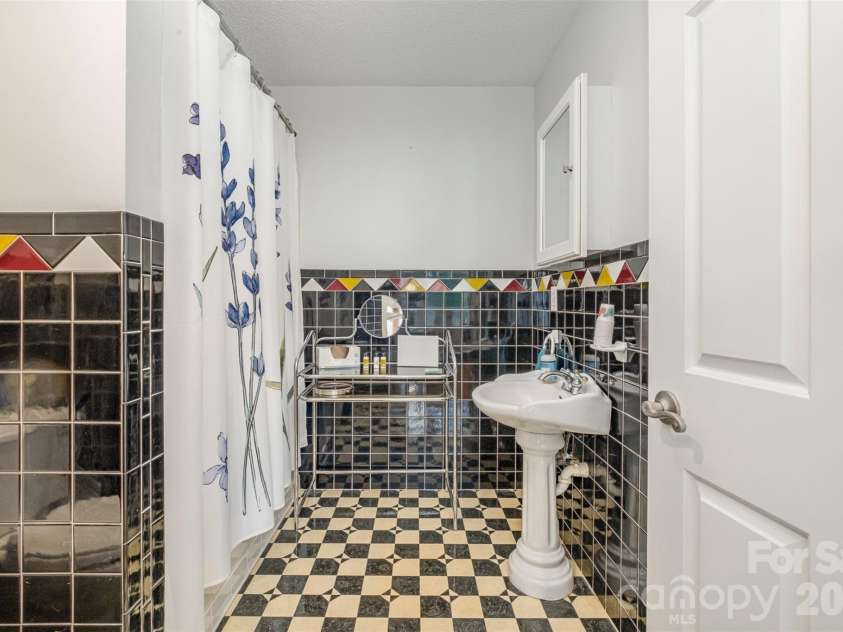 3005 Vernell Lane, Shelby, NC 28150.  MLS# CAR4255186, YatesRealty ID 6467. ...and a full bath!