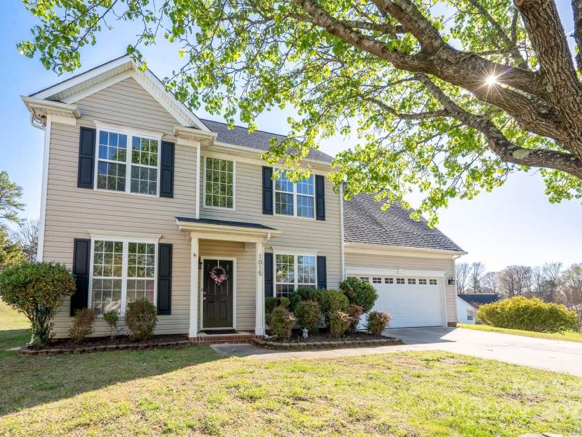 1015 Castle Rock Court, Concord, NC 28025.  MLS# CAR4238661, YatesRealty ID 6468. 