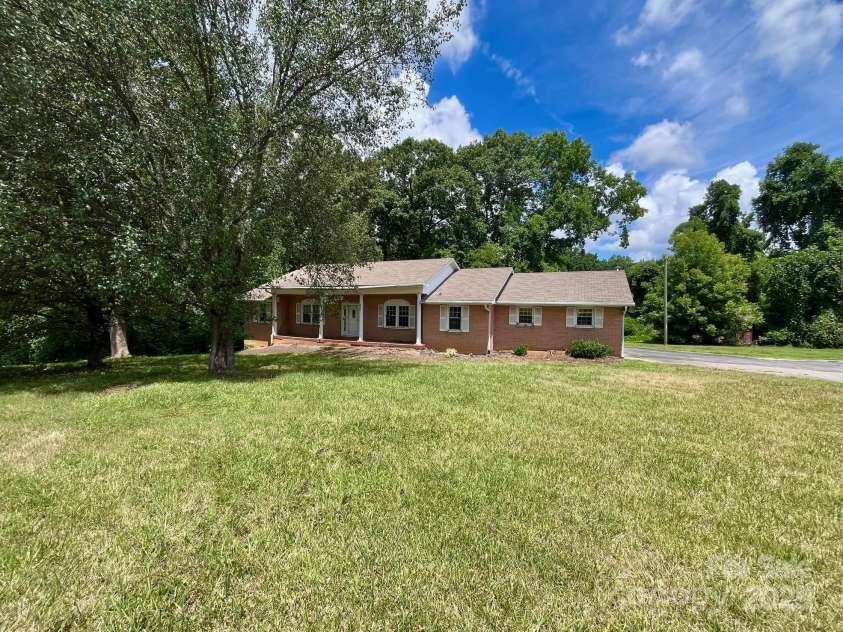 2310 Montford Avenue, Concord, NC 28027.  MLS# CAR4157430, YatesRealty ID 6469. 