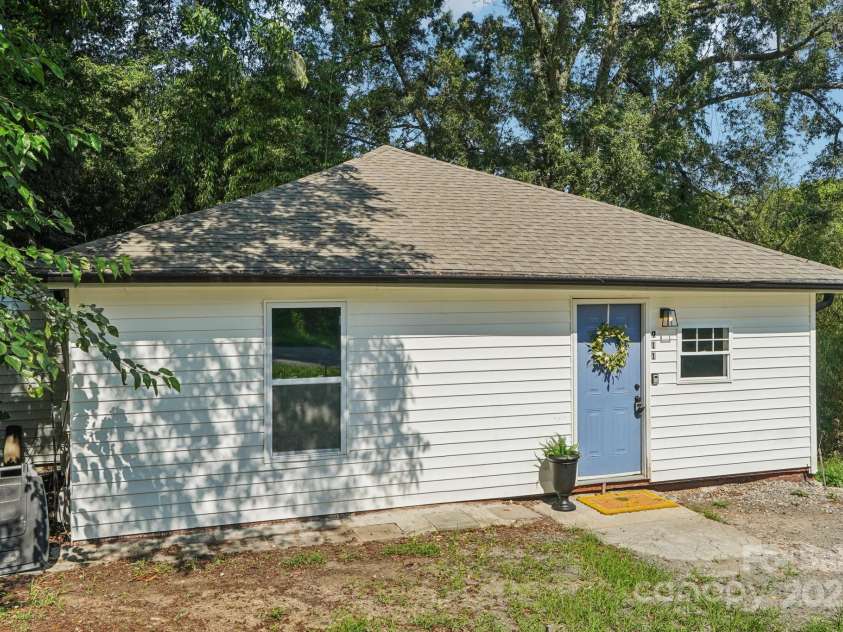 911 Elm Street, Kannapolis, NC 28081.  MLS# CAR4277351, YatesRealty ID 647. 