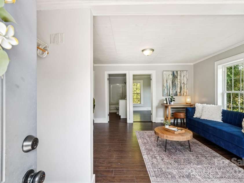 911 Elm Street, Kannapolis, NC 28081.  MLS# CAR4277351, YatesRealty ID 647. 