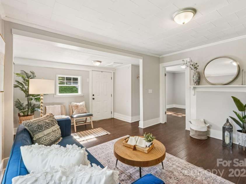 911 Elm Street, Kannapolis, NC 28081.  MLS# CAR4277351, YatesRealty ID 647. 