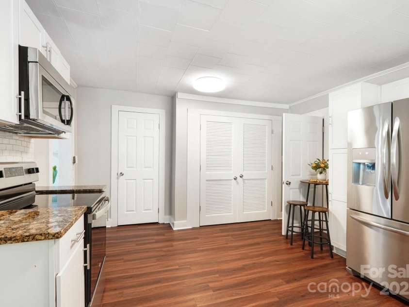 911 Elm Street, Kannapolis, NC 28081.  MLS# CAR4277351, YatesRealty ID 647. 