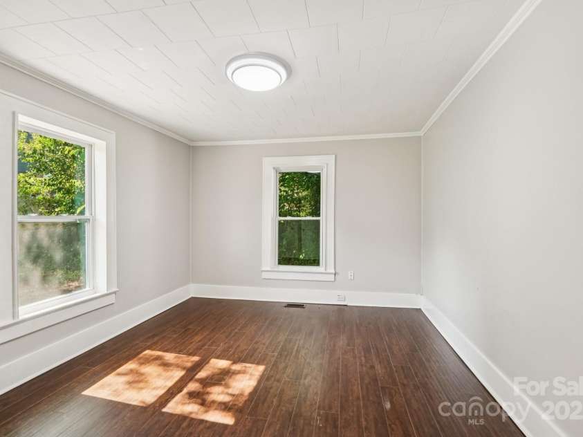 911 Elm Street, Kannapolis, NC 28081.  MLS# CAR4277351, YatesRealty ID 647. 