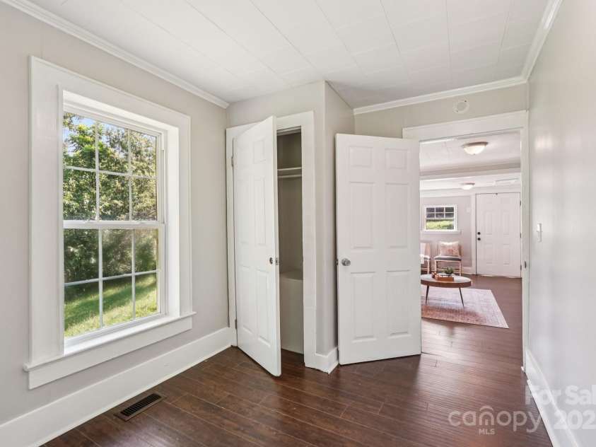 911 Elm Street, Kannapolis, NC 28081.  MLS# CAR4277351, YatesRealty ID 647. 