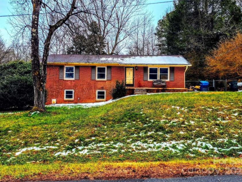 1780 23rd Avenue Lane, Hickory, NC 28601.  MLS# CAR4214899, YatesRealty ID 6470. 