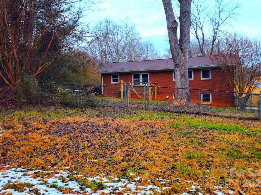 1780 23rd Avenue Lane, Hickory, NC 28601.  MLS# CAR4214899, YatesRealty ID 6470. 