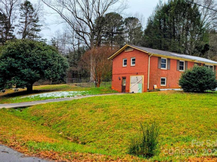 1780 23rd Avenue Lane, Hickory, NC 28601.  MLS# CAR4214899, YatesRealty ID 6470. 