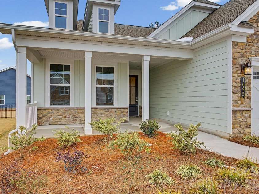 1095 Wylie Falls Lane, York, SC 29745.  MLS# CAR4338710, YatesRealty ID 6472. 
