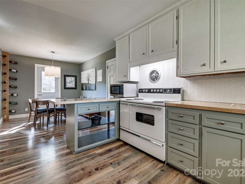 501 8th Avenue, Conover, NC 28613.  MLS# CAR4244722, YatesRealty ID 6472. 