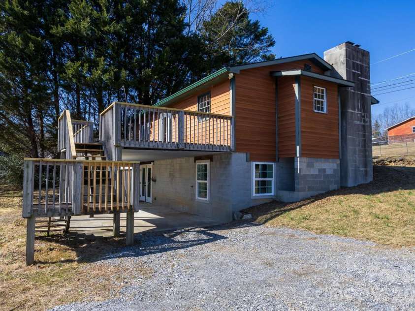 56 Vance Avenue, Black Mountain, NC 28711.  MLS# CAR4340942, YatesRealty ID 6473. Ahhh welcome home!