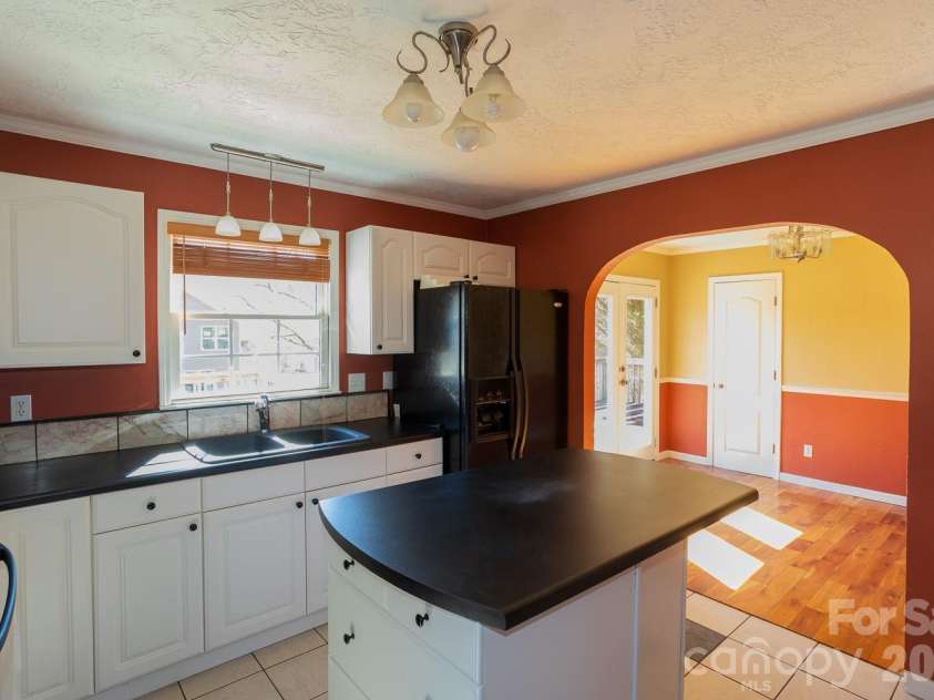 56 Vance Avenue, Black Mountain, NC 28711.  MLS# CAR4340942, YatesRealty ID 6473. Lots of kitchen space and nice dining area