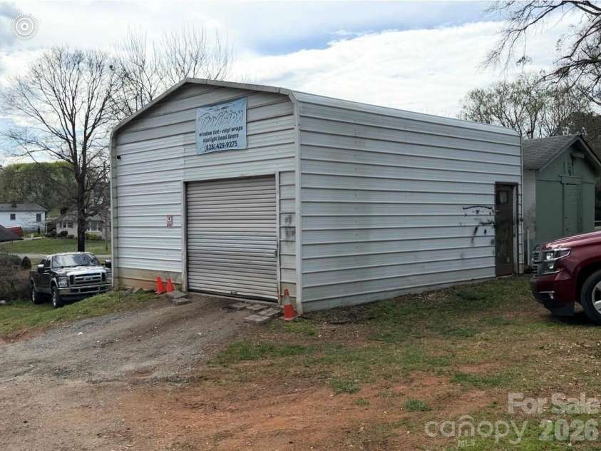 119 Collins Avenue, Forest City, NC 28043.  MLS# CAR4355548, YatesRealty ID 6474. 