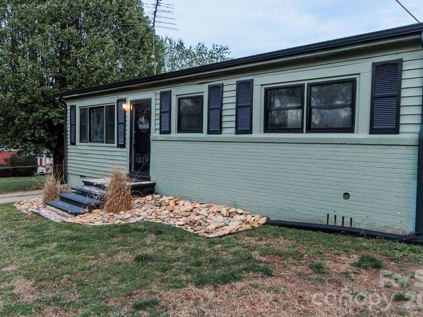 119 Collins Avenue, Forest City, NC 28043.  MLS# CAR4355548, YatesRealty ID 6474. 