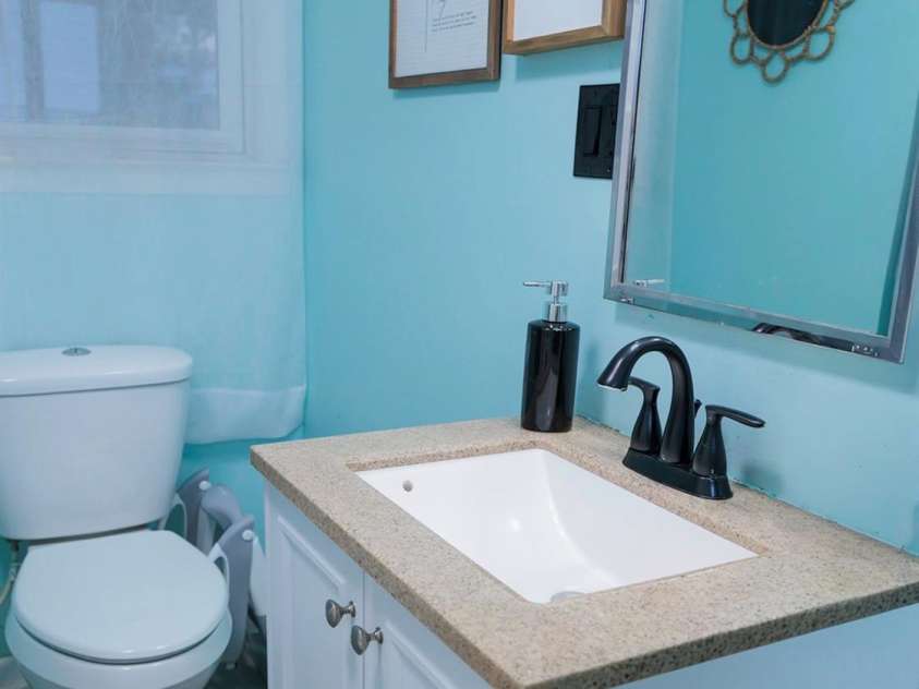 119 Collins Avenue, Forest City, NC 28043.  MLS# CAR4355548, YatesRealty ID 6474. 