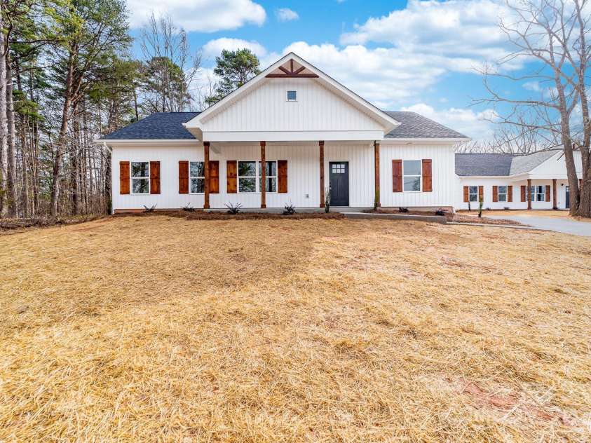 1300 Eddie Street, Gastonia, NC 28054.  MLS# CAR4203364, YatesRealty ID 6474. 