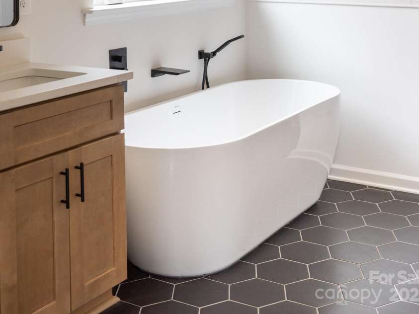 1300 Eddie Street, Gastonia, NC 28054.  MLS# CAR4203364, YatesRealty ID 6474. 