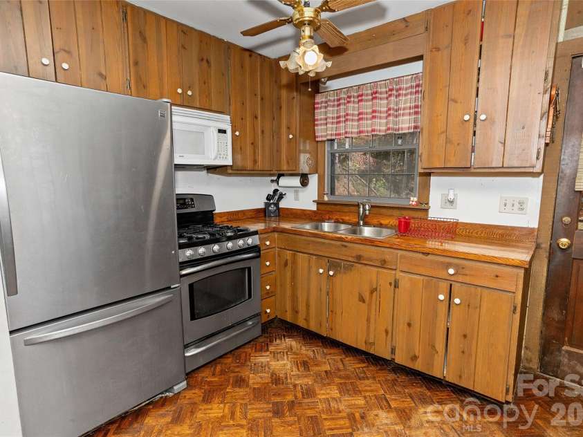 310 Log Gap Road, Fairview, NC 28730.  MLS# CAR4310874, YatesRealty ID 6475. 