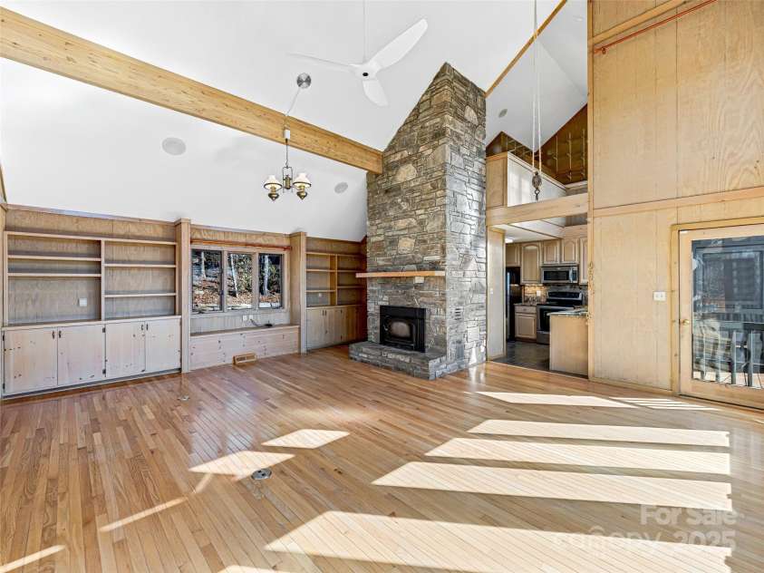 490 Arrowhead Ridge Road, Brevard, NC 28712.  MLS# CAR4214712, YatesRealty ID 6475. 