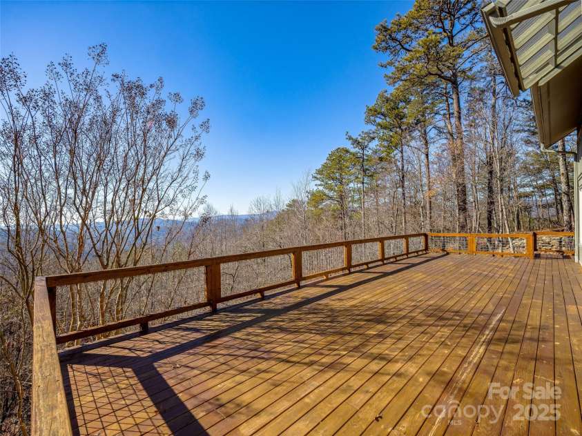 490 Arrowhead Ridge Road, Brevard, NC 28712.  MLS# CAR4214712, YatesRealty ID 6475. 