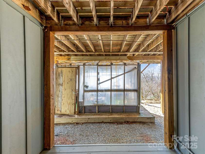 490 Arrowhead Ridge Road, Brevard, NC 28712.  MLS# CAR4214712, YatesRealty ID 6475. 