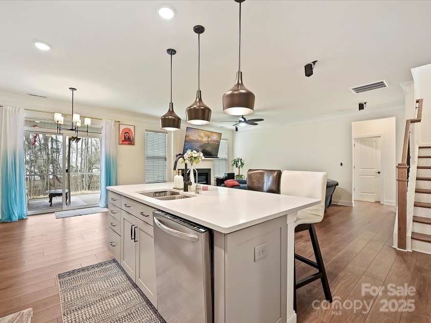 4606 Gatesmills Avenue, Charlotte, NC 28213.  MLS# CAR4245045, YatesRealty ID 6476. 