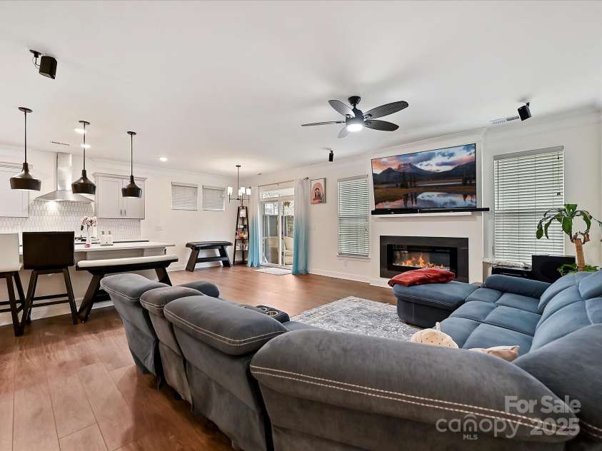 4606 Gatesmills Avenue, Charlotte, NC 28213.  MLS# CAR4245045, YatesRealty ID 6476. 