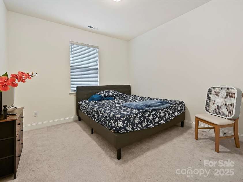 4606 Gatesmills Avenue, Charlotte, NC 28213.  MLS# CAR4245045, YatesRealty ID 6476. 