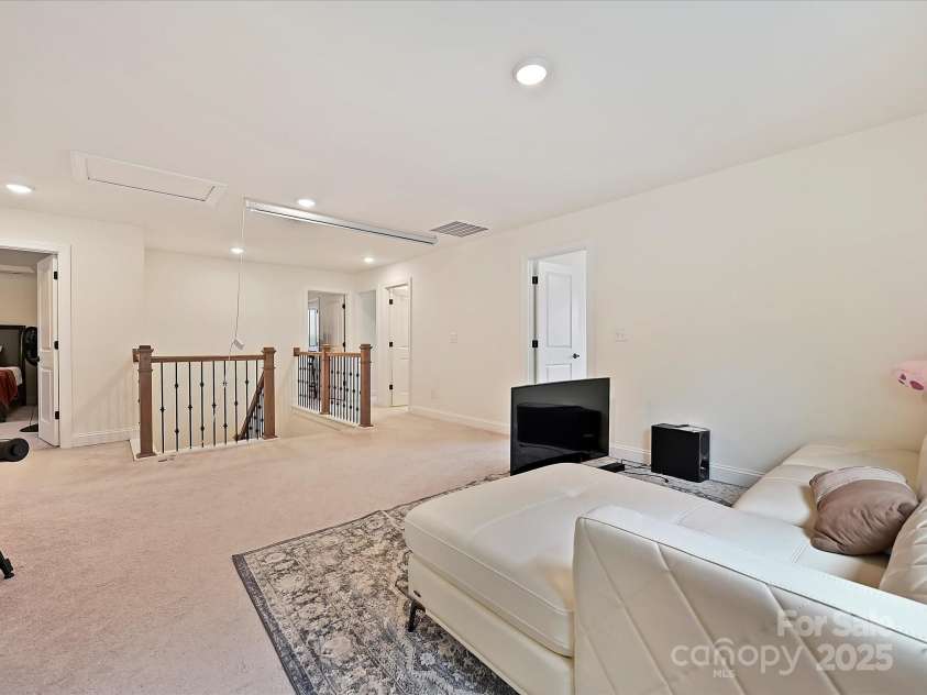 4606 Gatesmills Avenue, Charlotte, NC 28213.  MLS# CAR4245045, YatesRealty ID 6476. 