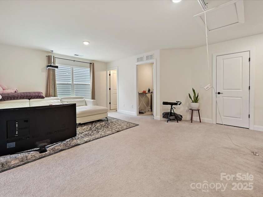 4606 Gatesmills Avenue, Charlotte, NC 28213.  MLS# CAR4245045, YatesRealty ID 6476. 