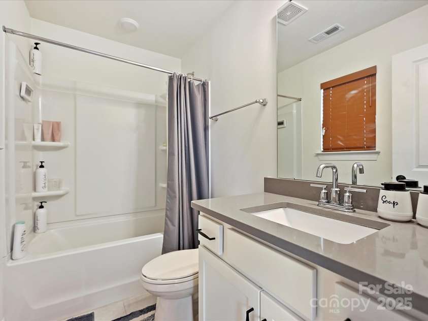 4606 Gatesmills Avenue, Charlotte, NC 28213.  MLS# CAR4245045, YatesRealty ID 6476. 