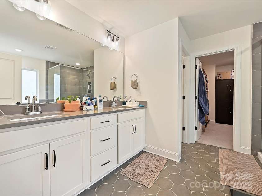 4606 Gatesmills Avenue, Charlotte, NC 28213.  MLS# CAR4245045, YatesRealty ID 6476. 