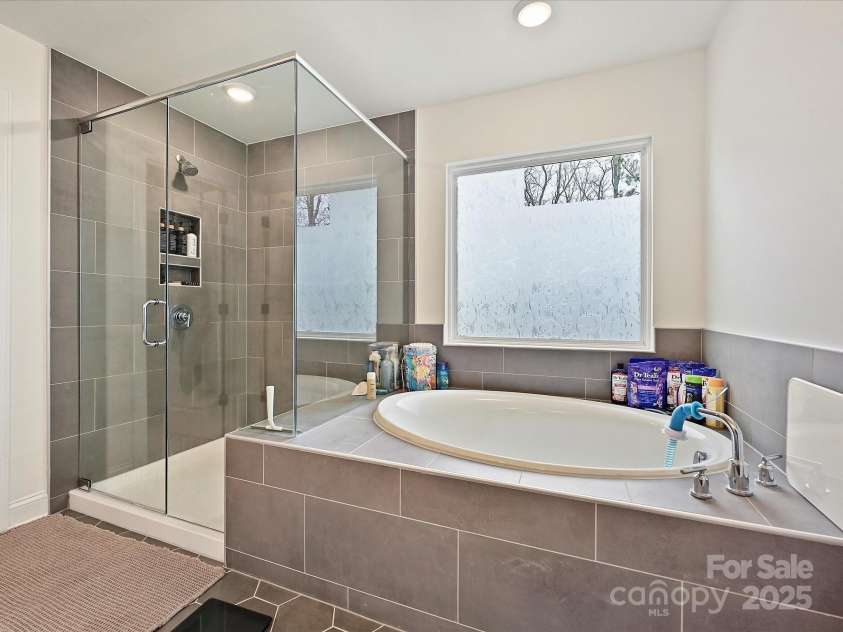 4606 Gatesmills Avenue, Charlotte, NC 28213.  MLS# CAR4245045, YatesRealty ID 6476. 