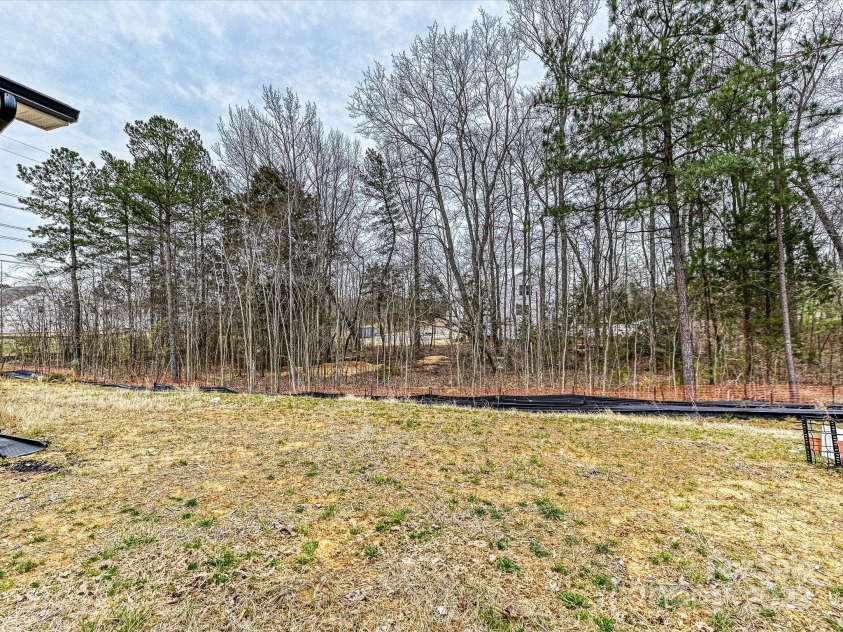 4606 Gatesmills Avenue, Charlotte, NC 28213.  MLS# CAR4245045, YatesRealty ID 6476. 