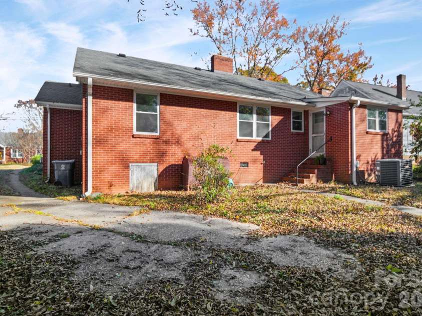 953 Fairmont Avenue, Salisbury, NC 28144.  MLS# CAR4320438, YatesRealty ID 6476. 