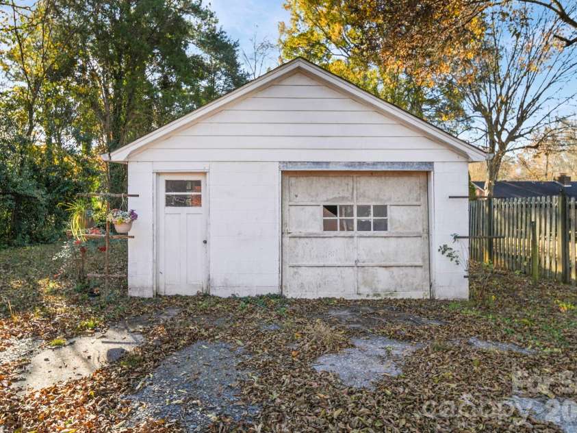 953 Fairmont Avenue, Salisbury, NC 28144.  MLS# CAR4320438, YatesRealty ID 6476. 