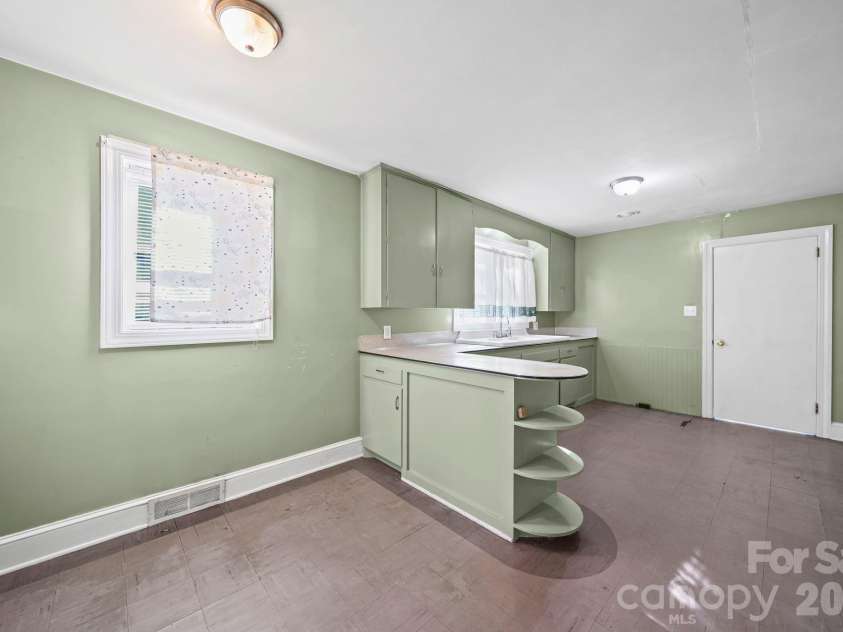 953 Fairmont Avenue, Salisbury, NC 28144.  MLS# CAR4320438, YatesRealty ID 6476. 