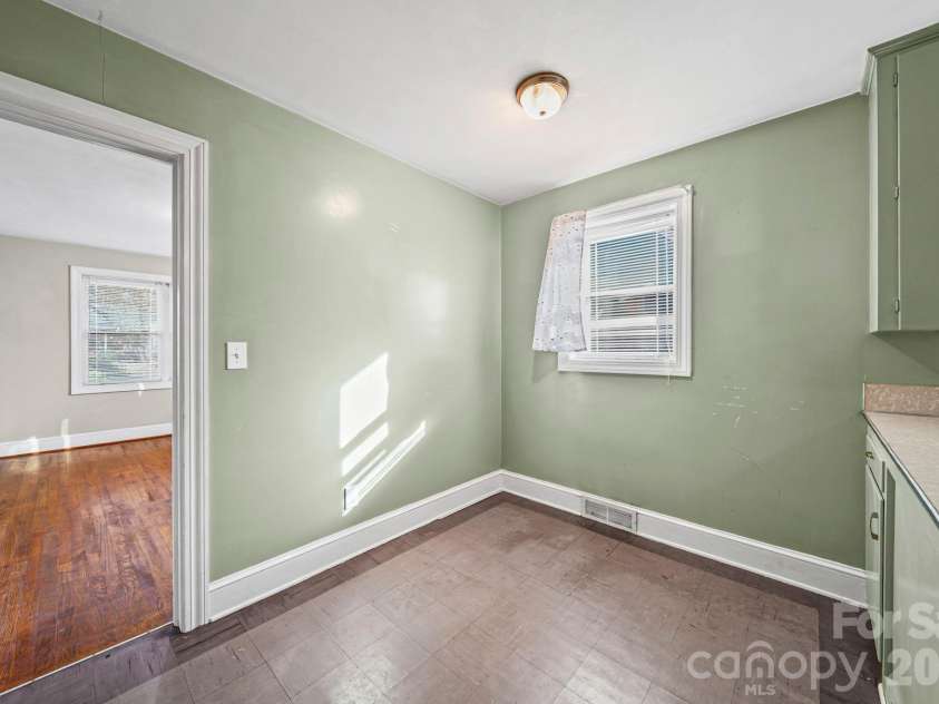 953 Fairmont Avenue, Salisbury, NC 28144.  MLS# CAR4320438, YatesRealty ID 6476. 
