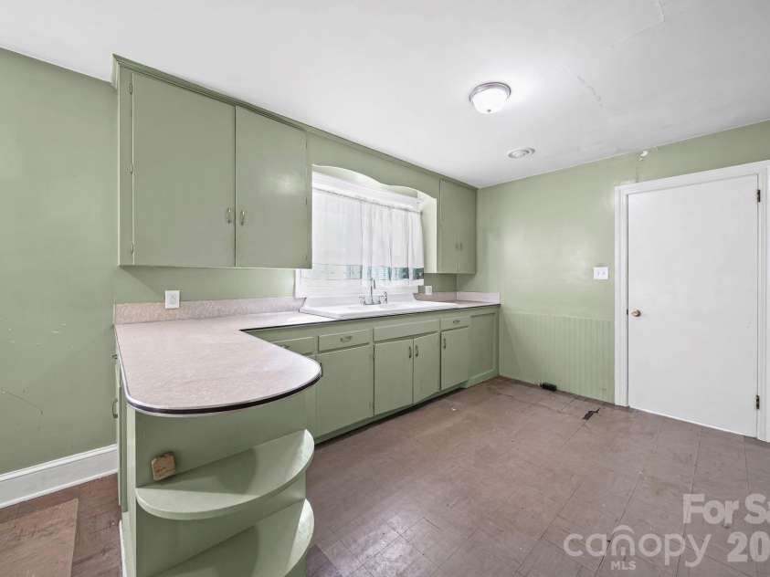 953 Fairmont Avenue, Salisbury, NC 28144.  MLS# CAR4320438, YatesRealty ID 6476. 