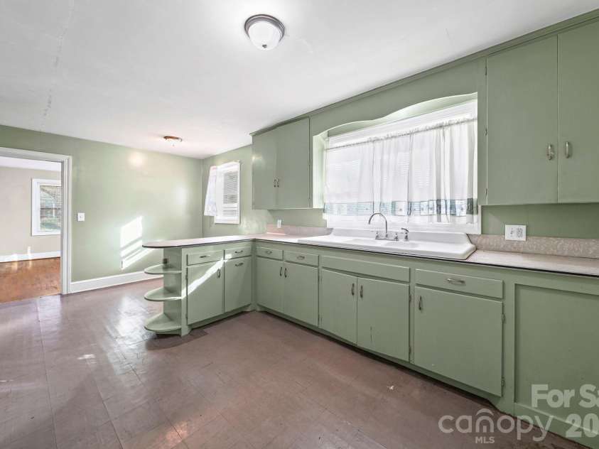 953 Fairmont Avenue, Salisbury, NC 28144.  MLS# CAR4320438, YatesRealty ID 6476. 