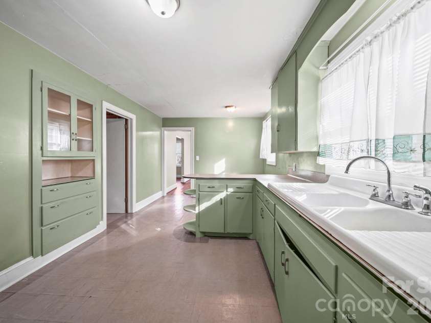 953 Fairmont Avenue, Salisbury, NC 28144.  MLS# CAR4320438, YatesRealty ID 6476. 