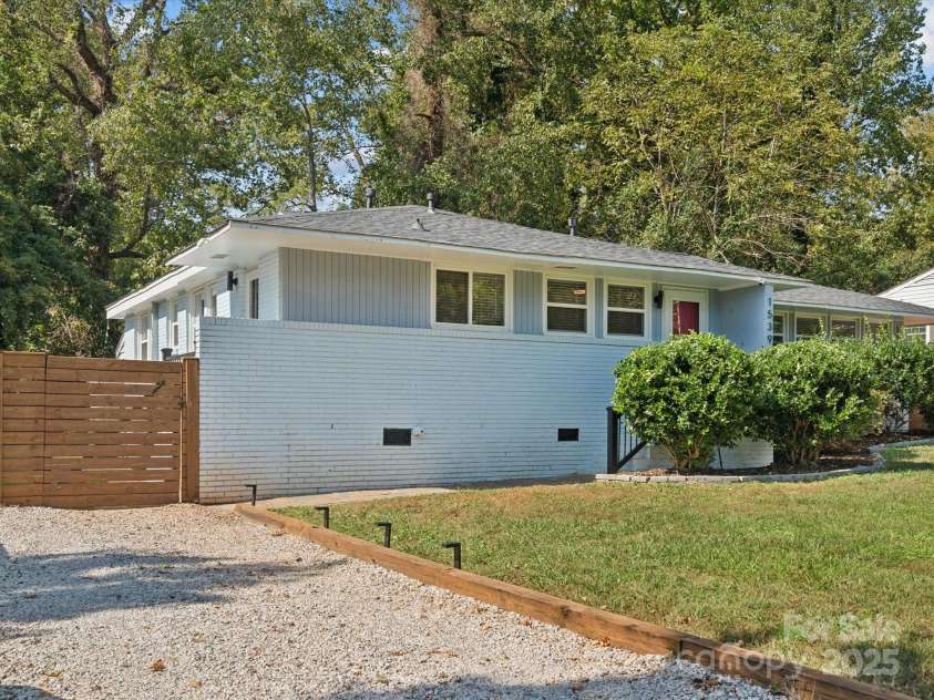 1539 Walton Road, Charlotte, NC 28208.  MLS# CAR4240358, YatesRealty ID 6477. Unit 1539