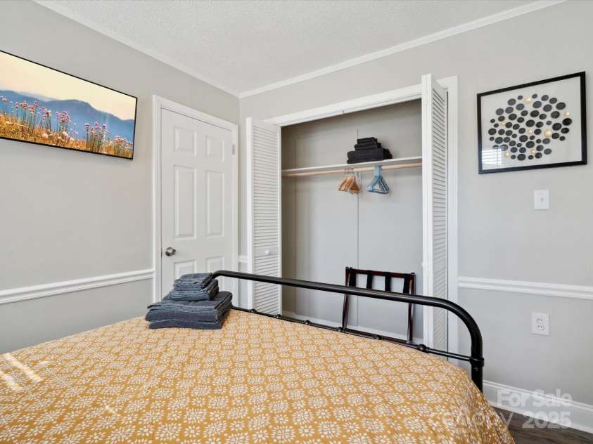 1539 Walton Road, Charlotte, NC 28208.  MLS# CAR4240358, YatesRealty ID 6477. Unit 1539