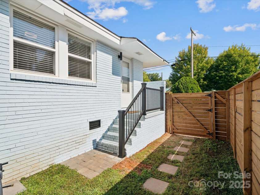 1539 Walton Road, Charlotte, NC 28208.  MLS# CAR4240358, YatesRealty ID 6477. Unit 1539