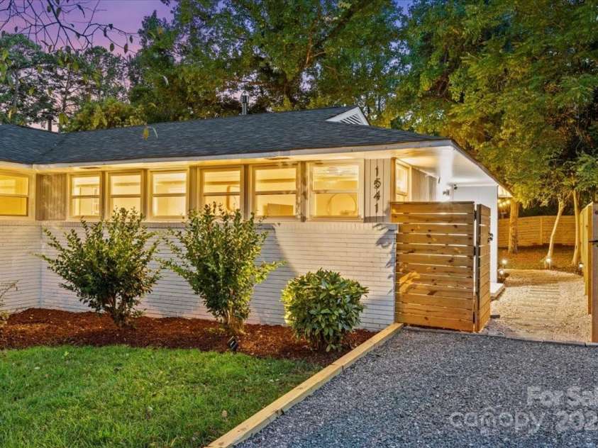 1539 Walton Road, Charlotte, NC 28208.  MLS# CAR4240358, YatesRealty ID 6477. Unit 1541