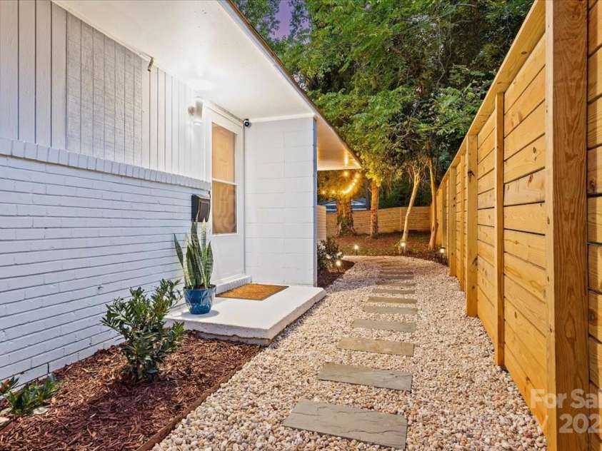 1539 Walton Road, Charlotte, NC 28208.  MLS# CAR4240358, YatesRealty ID 6477. Unit 1541