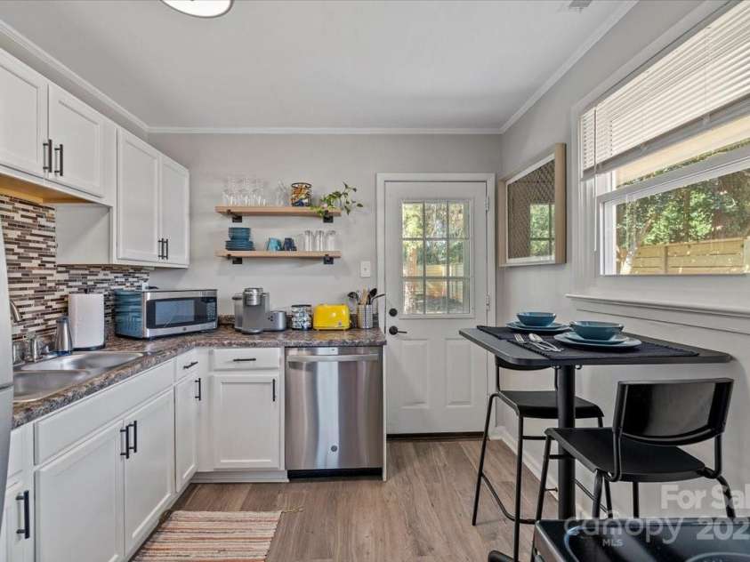 1539 Walton Road, Charlotte, NC 28208.  MLS# CAR4240358, YatesRealty ID 6477. Unit 1541