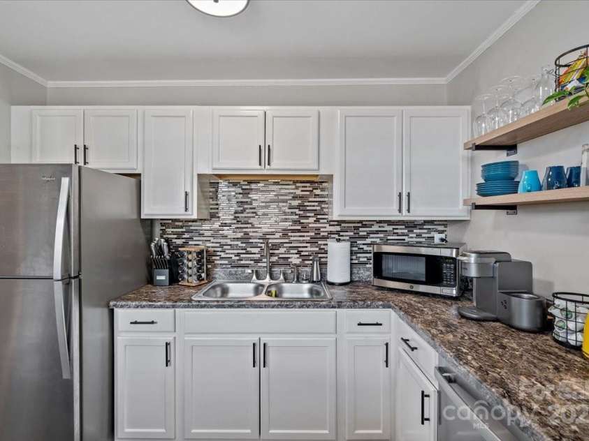 1539 Walton Road, Charlotte, NC 28208.  MLS# CAR4240358, YatesRealty ID 6477. Unit 1541