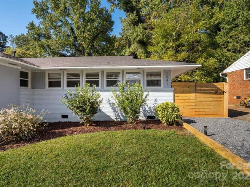1539 Walton Road, Charlotte, NC 28208.  MLS# CAR4240358, YatesRealty ID 6477. Unit 1541